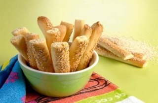 Palitos de queso y ajonjolí